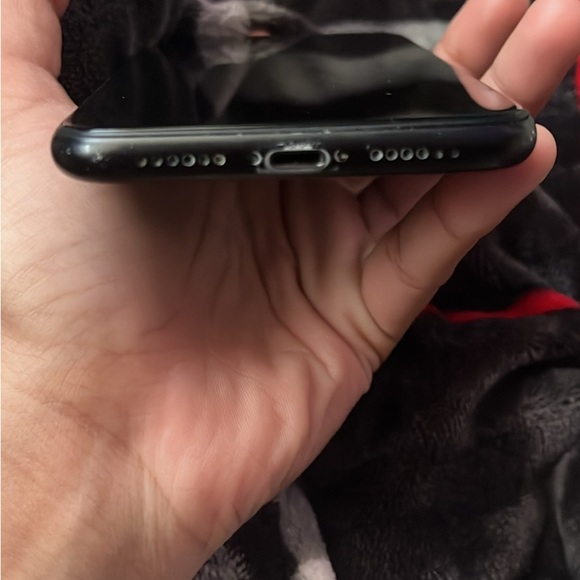 Apple iPhone Black Sleek Design Advanced Features - Picture 4 of 5